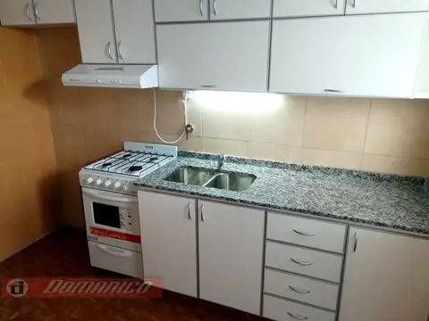 Casa en Alquiler en Castelar, $ 750.000