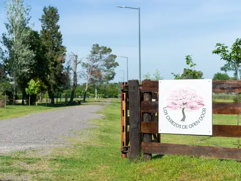 Los Cerezos de Open Door lotes 900 m2 entorno único