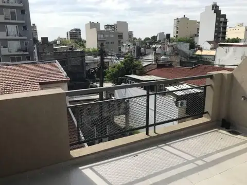 Excelente PH en primer piso, con tipologia en triplex.