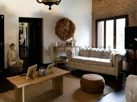 Casa 7 ambientes con 2 baños