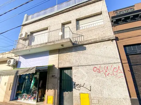 PH EN PLANTA ALTA  CON TERRAZA EN ZONA COMERCIAL
