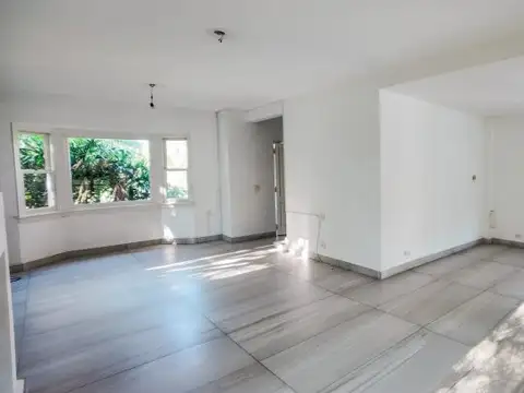 Casa 4 ambientes con 4 baños