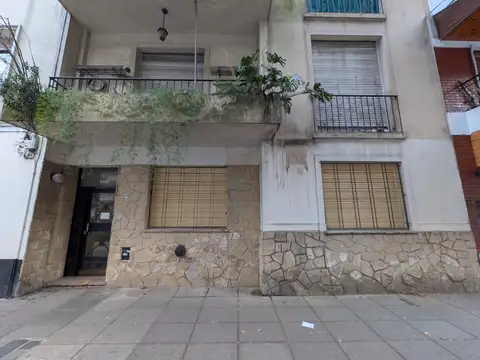 Venta depto. 3 ambientes con patio