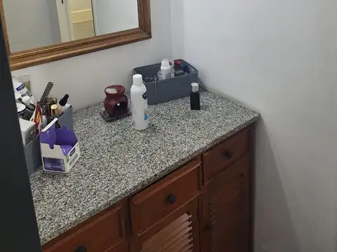 CASA 5 AMBIENTES CON COCHERA. VENTA M CORONADO.