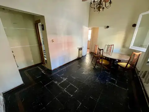 Mb Depto 2 amb al frente en Planta Baja - Sin expensas - A mts Subte A