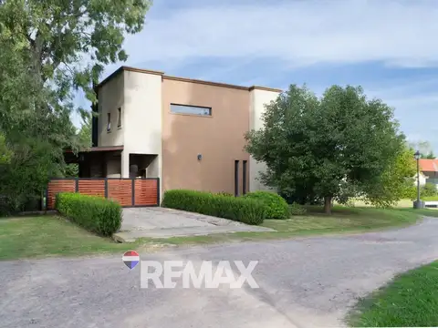 CASA EN VENTA 4 AMBIENTES SAN VICENTE DAROMY 