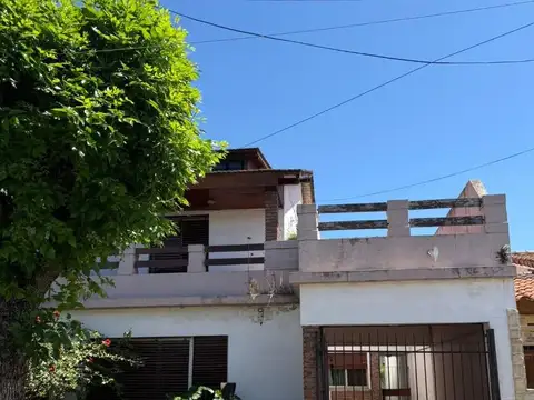 Casa 5 ambientes castelar norte