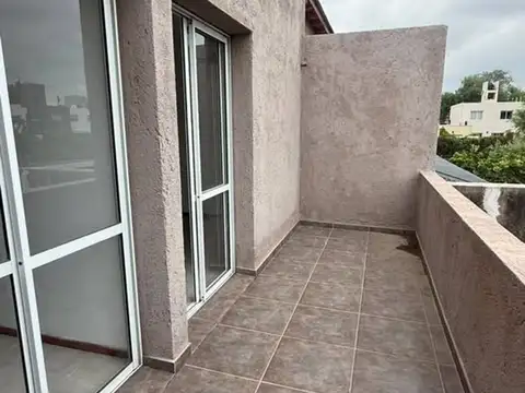 Casa en Alquiler con 1 cochera