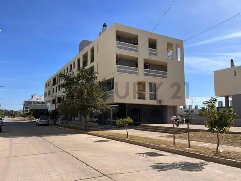 VENTA LOCAL COMERCIAL 140 METROS BARRIO LICEO PROCREAR