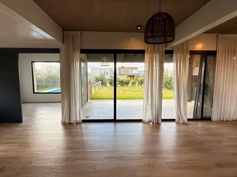Casa 6 ambientes con 3 baños