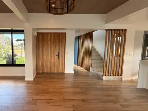 VENTA CASA 6 AMBIENTES CON PILETA - BARRIO SANTO TOMAS PILAR. ACEPTA ANTICIPO Y CUOTAS