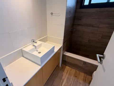 Casa 6 ambientes con 3 baños