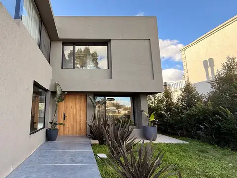 Casa en Alquiler en Santo Tomas, USD 1.600