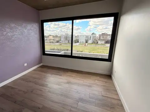 VENTA CASA 6 AMBIENTES CON PILETA - BARRIO SANTO TOMAS PILAR. ACEPTA ANTICIPO Y CUOTAS