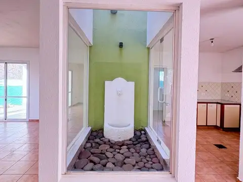 Casa 7 ambientes con 2 baños