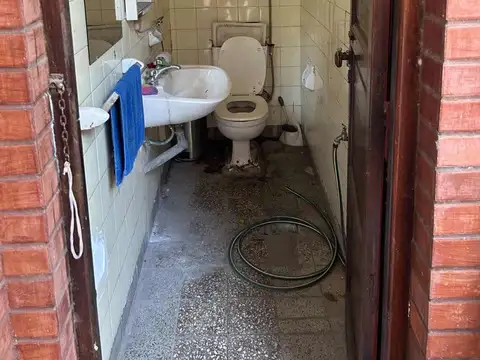 VENTA de CASA con DEPOSITO en Parque Chacabuco