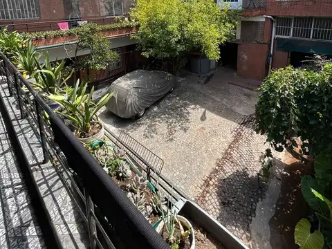 VENTA de CASA con DEPOSITO en Parque Chacabuco