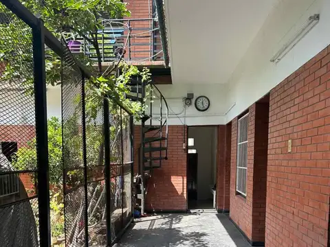 VENTA de CASA con DEPOSITO en Parque Chacabuco