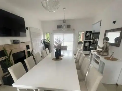 Casa 4 ambientes con 4 baños