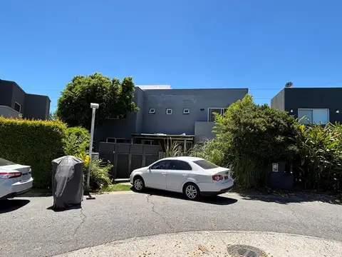 Juan P. Esnaola 2500