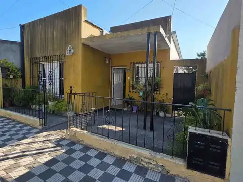 EN VENTA CASA CON JARDIN Y PATIO EN B° MA. SELVA