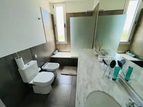 Departamento 4 ambientes con 2 baños