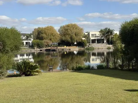 Avda de los Lagos  al 5800