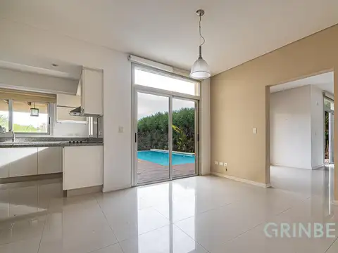 Casa en Barrio Los Sauces al agua sin muebles