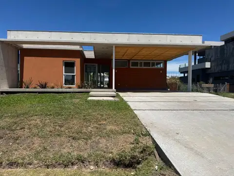 Casa en Alquiler de 3 dormitorios