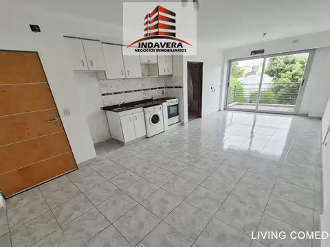   OPORTUNIDAD * 2 AMB CON COCHERA - BALCÓN - IMPECABLE - CASEROS CENTRO