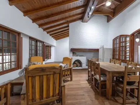 Casa 6 ambientes con 3 baños