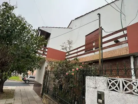 Casa en Venta con 3 cocheras