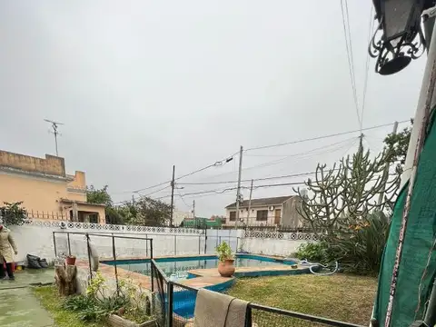 Casa 9 ambientes con 5 baños