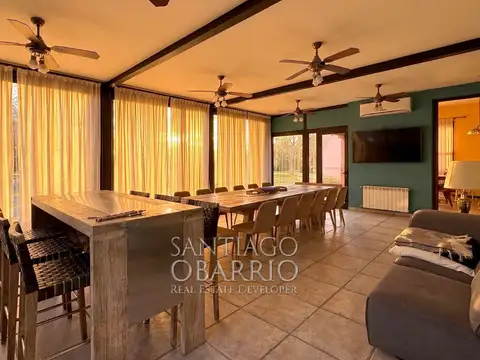 Casa en Venta con 2 cocheras