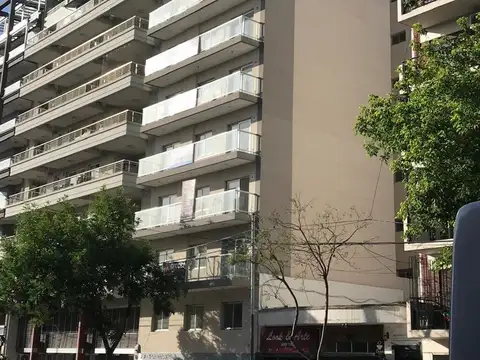 VENTA DEPTO 2 AMB. EN V. URQUIZA C/ BALCON Y PATIO