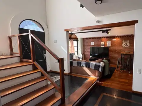 Casa en Venta con 2 cocheras