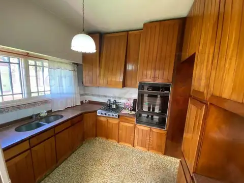 Casa 5 ambientes con 4 baños