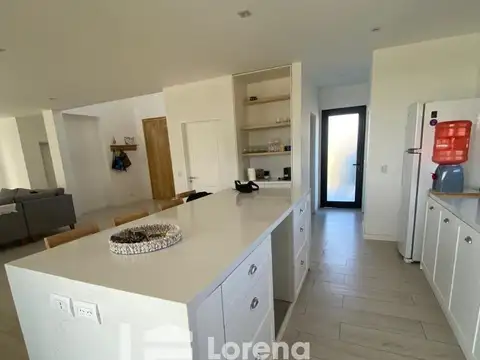 Casa en Alquiler Temporal con 4 cocheras