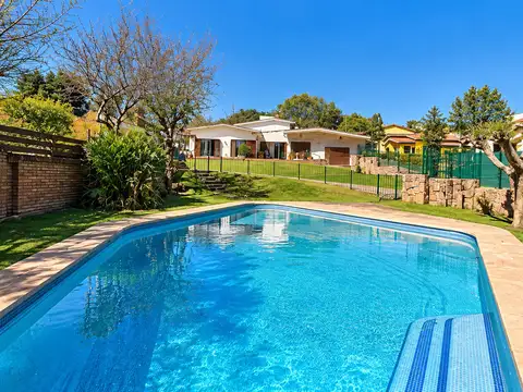 Casa en Venta con 2 cocheras