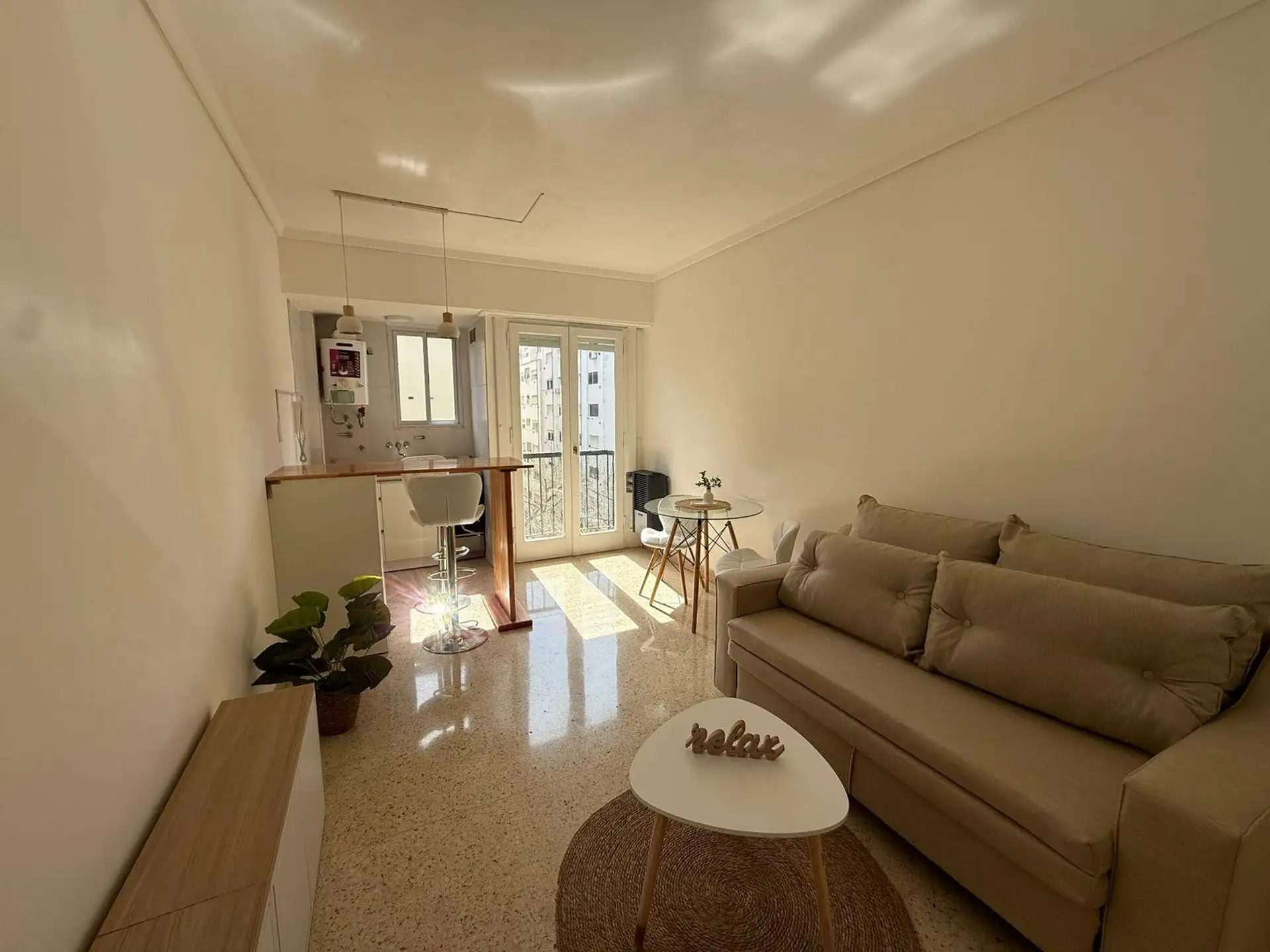 Monoambiente amoblado en venta en zona Plaza Colon