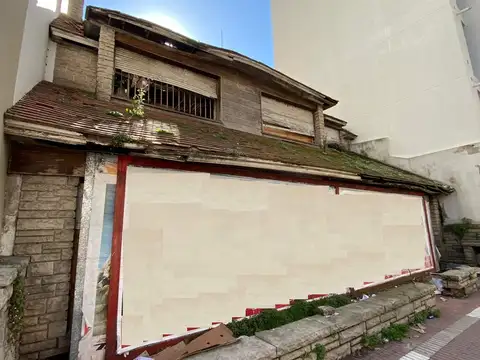 VENTA. LOTE CON CONSTRUCCION A DEMOLER. CORDOBA Y GASCON. MAR DEL PLATA