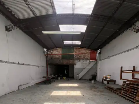 Excepcional GALPON - 8.66 x 45 - SIN COLUMNAS - Muy buena ubicación- Todo rubro - Consultanos !!!