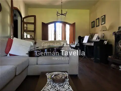 Venta Gran Casa 4 ambientes Parque Leloir parque y piscina