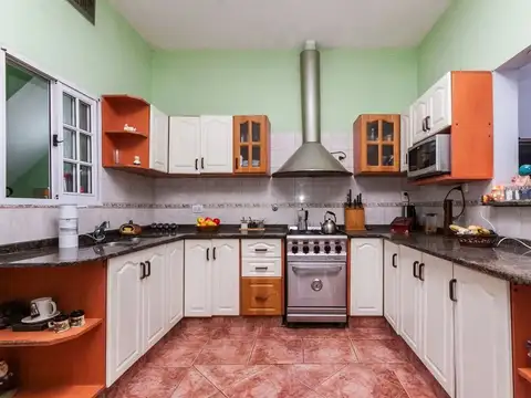 Casa 5 ambientes con 2 baños