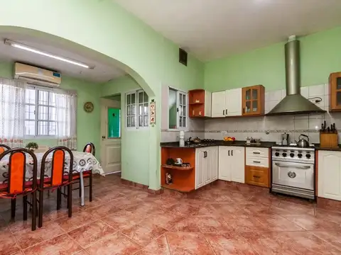 Casa en Venta con 3 cocheras