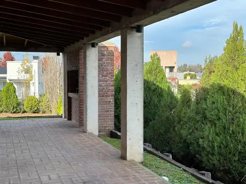 Casa en Venta con 5 cocheras