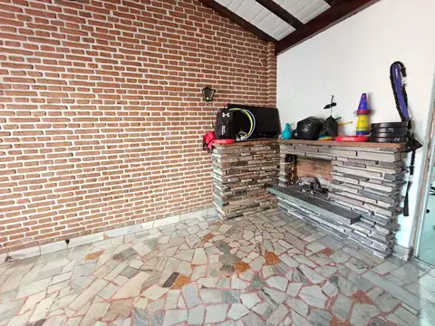Casa 4 ambientes con 1 baño