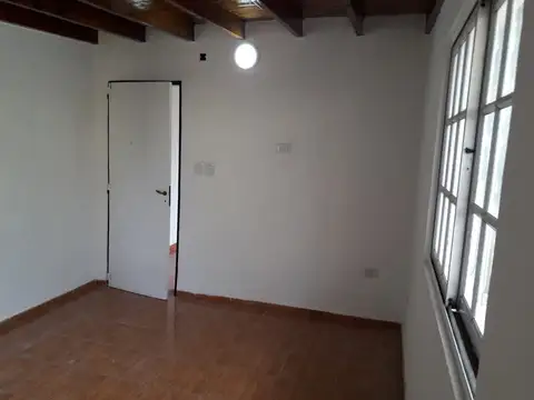 ALQUILER CASA EN P.H. CON PATIO - MORENO SUR CENTRO - A 200M SHOPING A 300M ESTACION