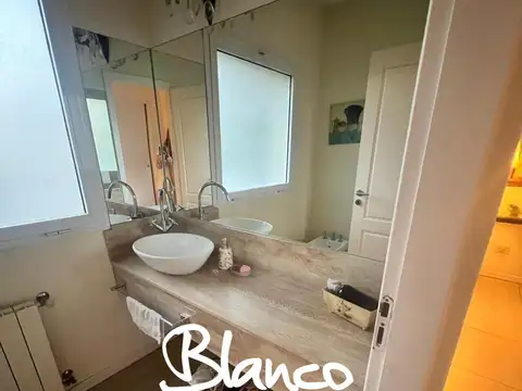 Casa en Alquiler Temporal con 1 cochera