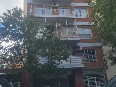 ALQUILER - 2 AMBIENTES - CONTRAFRENTE y BALCON 